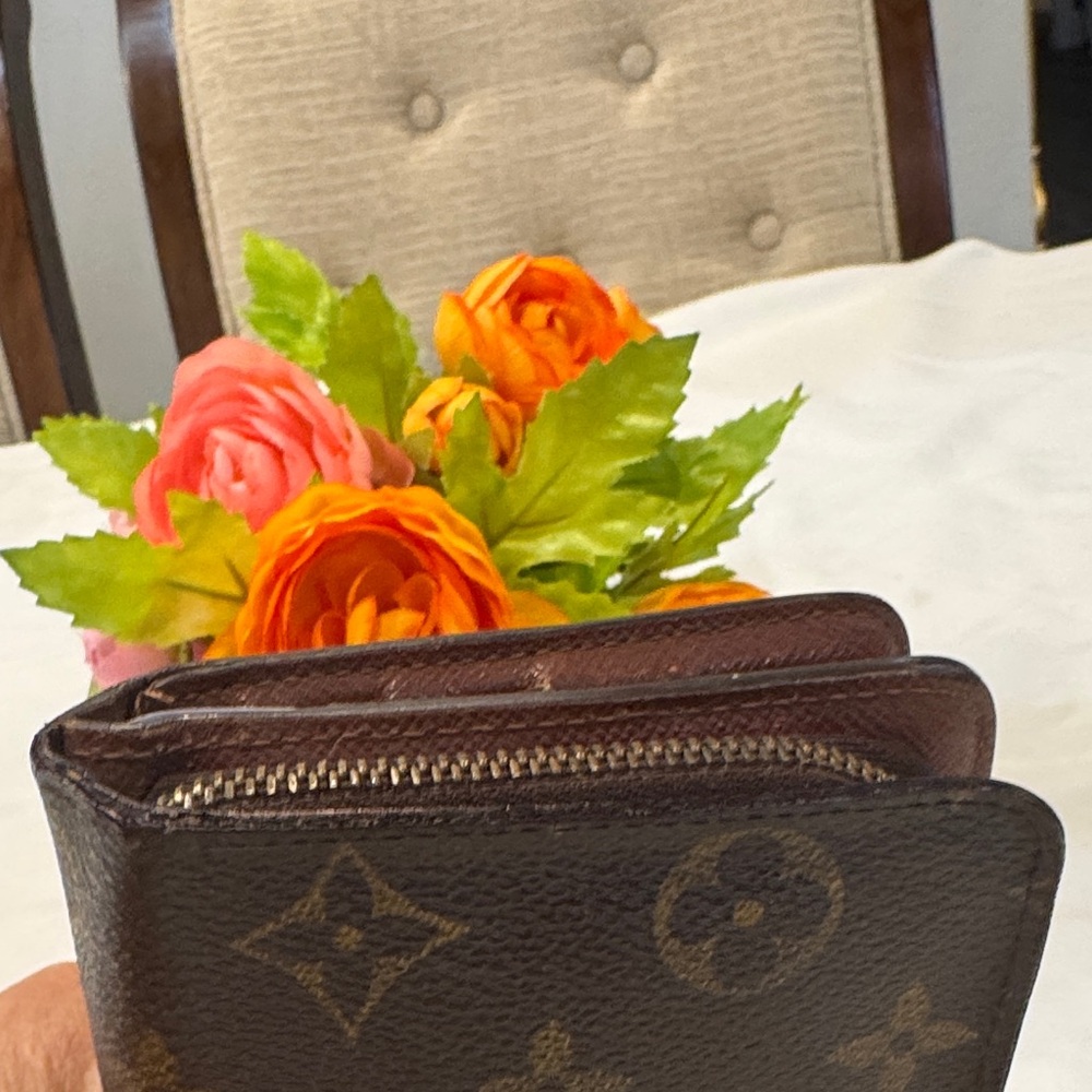 Authentic Louis Vuitton Compact Wallet - Picture 4 of 11
